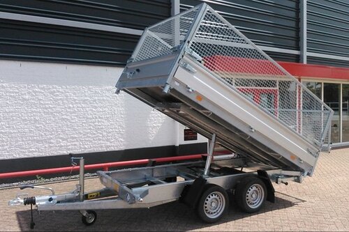  Aanhangwagen 2,7t + loofrekken + handkip
